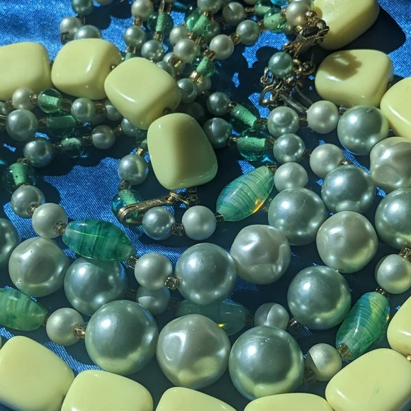 Two Vintage Necklaces Trifari & Japan - Picture 1 of 10